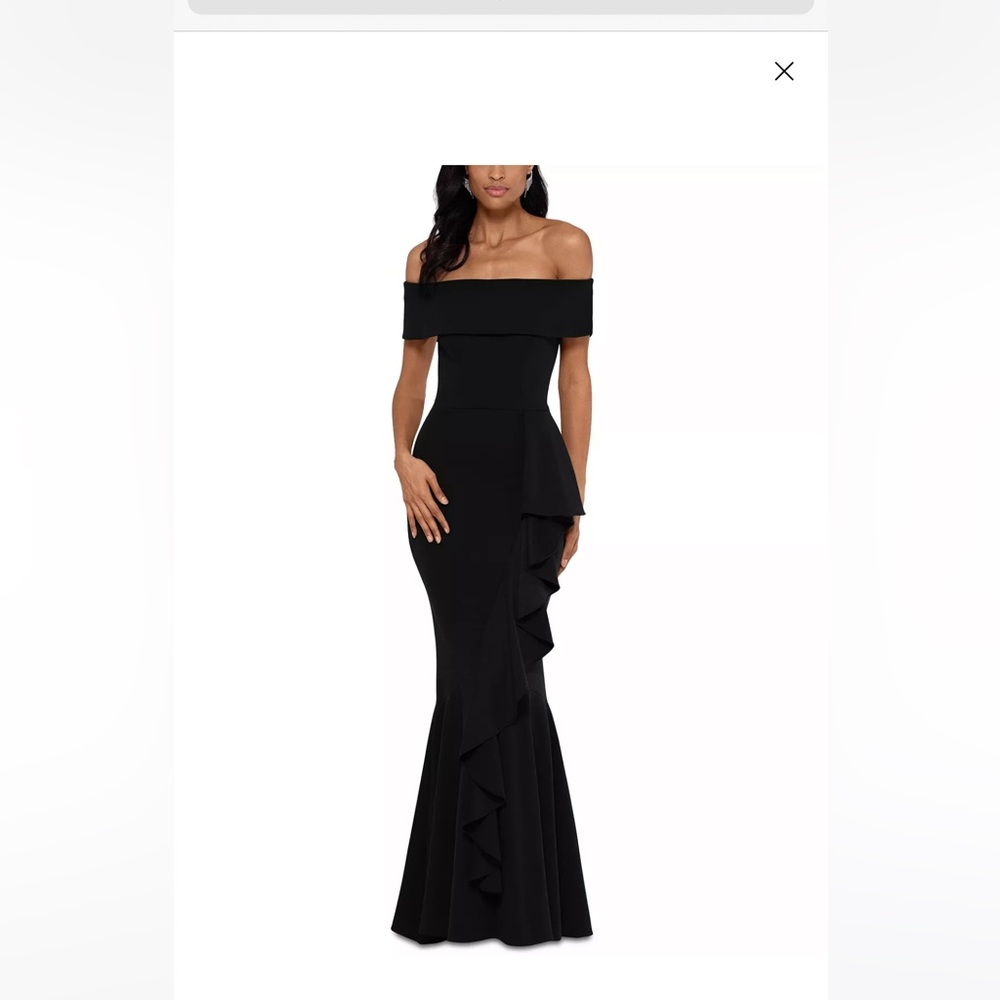 BETSY & ADAM
Off-The-Shoulder Mermaid Gown